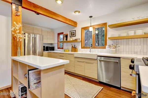 275 Hottentot Mine RD, Girdwood, AK 99587