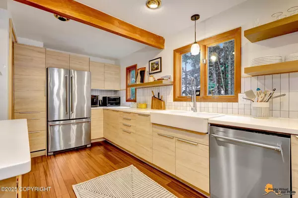 275 Hottentot Mine RD, Girdwood, AK 99587