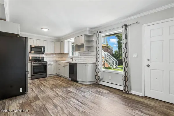 8611 Flamingo DR, Anchorage, AK 99502