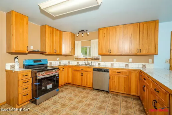 8305 S Ivanhoe ST, Palmer, AK 99645