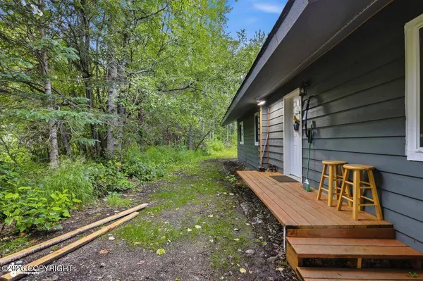 961 E Dellwood ST, Wasilla, AK 99654