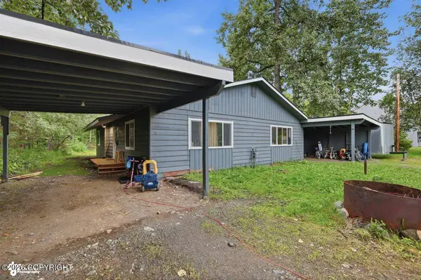 961 E Dellwood ST, Wasilla, AK 99654
