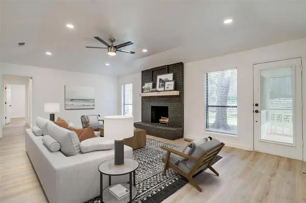 10048 Regent Row Street, Benbrook, TX 76126