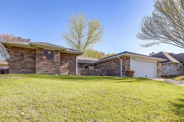 10048 Regent Row Street, Benbrook, TX 76126