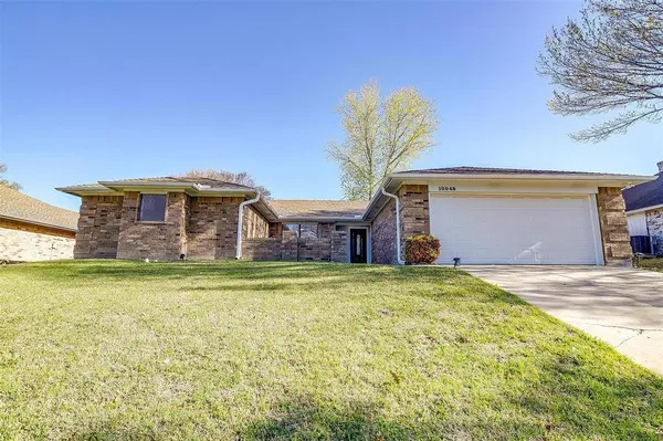 10048 Regent Row Street, Benbrook, TX 76126