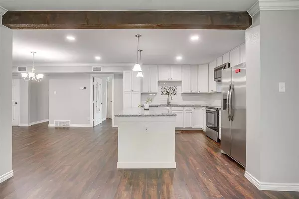 516 E Mission Street, Crowley, TX 76036