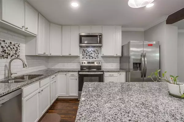 516 E Mission Street, Crowley, TX 76036