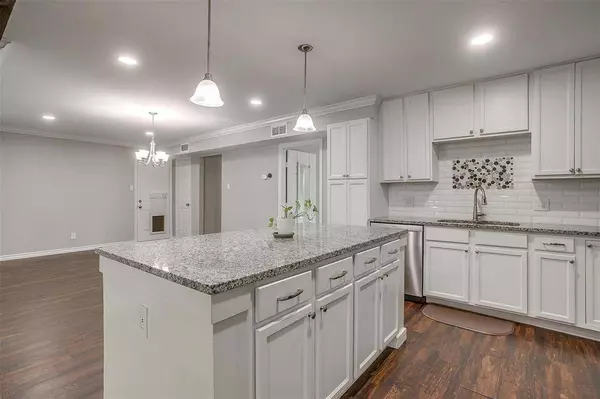 516 E Mission Street, Crowley, TX 76036