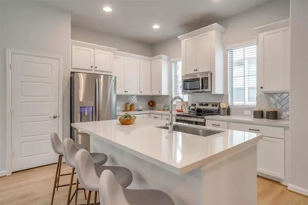 6142 Lavanda Avenue, Fort Worth, TX 76126