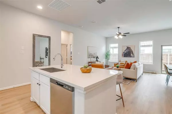 6142 Lavanda Avenue, Fort Worth, TX 76126