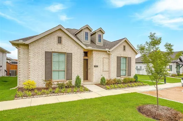 6138 Lavanda Street, Fort Worth, TX 76126