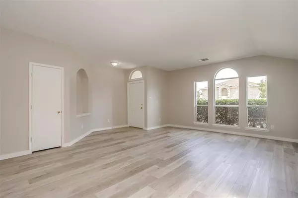 909 Western Pass, Fort Worth, TX 76179