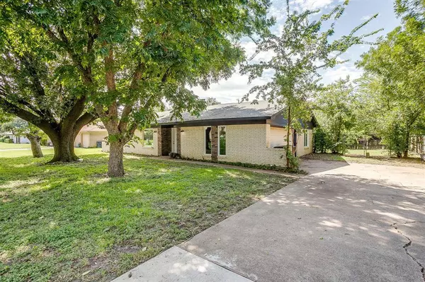 616 Timothy Drive, Fort Worth, TX 76028