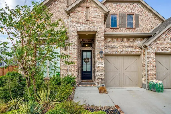 5736 Lake Jackson Drive, Fort Worth, TX 76126