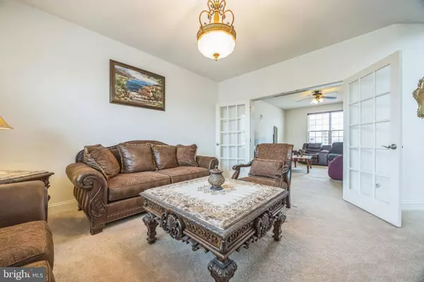 4 KENSINGTON LN, Berlin, NJ 08009