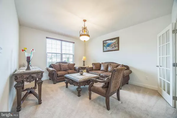 4 KENSINGTON LN, Berlin, NJ 08009