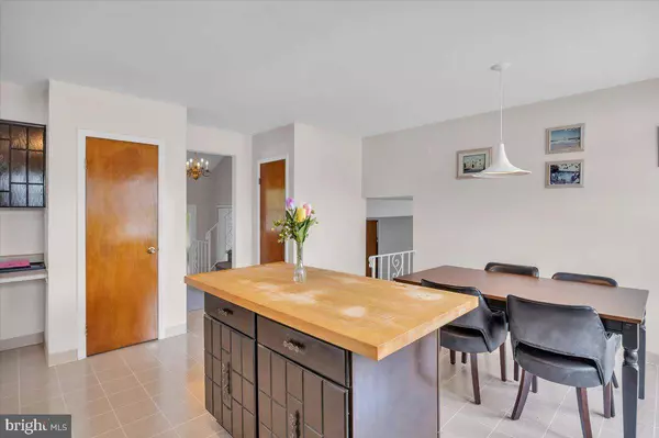 104 GAINSBORO RD, Cherry Hill, NJ 08003