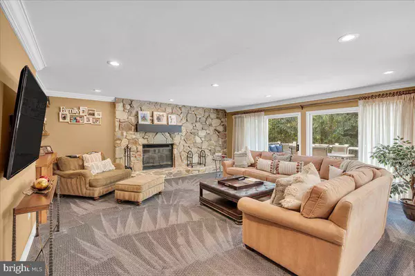 4 NOLEN CIR, Voorhees, NJ 08043