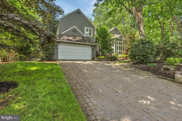 4 NOLEN CIR, Voorhees, NJ 08043