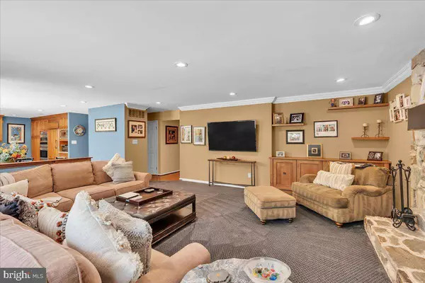 4 NOLEN CIR, Voorhees, NJ 08043