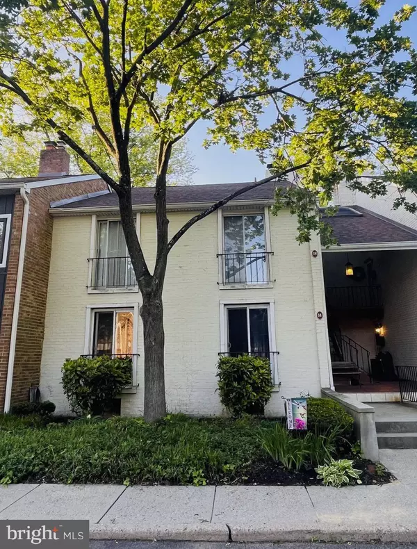 18 S CLOSE, Moorestown, NJ 08057