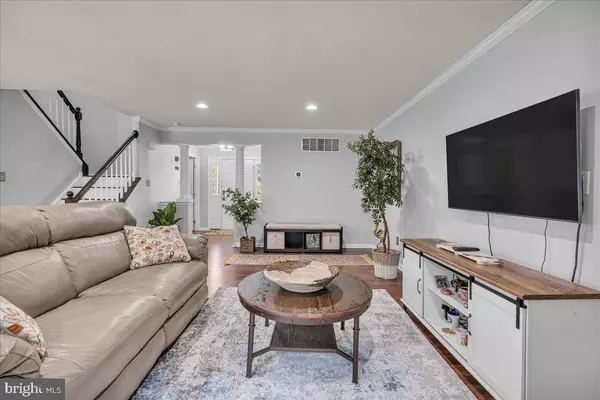 6 HEDWIG CT, Voorhees, NJ 08043