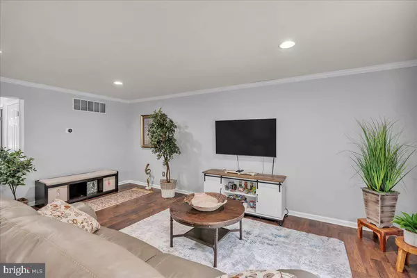 6 HEDWIG CT, Voorhees, NJ 08043