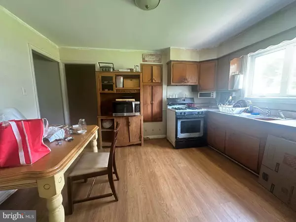 311 HOLLY AVE, Woodbury Heights, NJ 08097