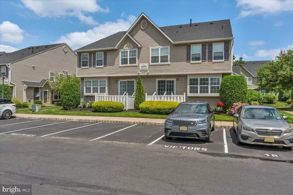 4002 GRENWICH LA, Mount Laurel, NJ 08054