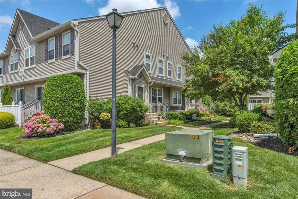 4002 GRENWICH LA, Mount Laurel, NJ 08054