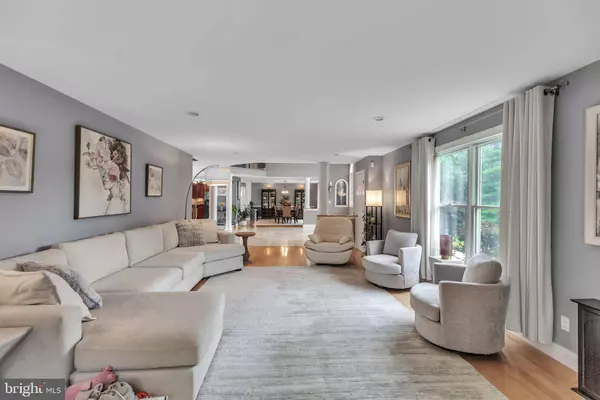 651 WALTON AVE, Mount Laurel, NJ 08054