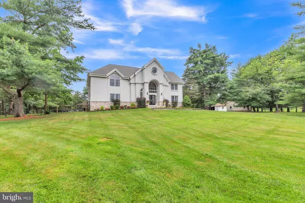 651 WALTON AVE, Mount Laurel, NJ 08054