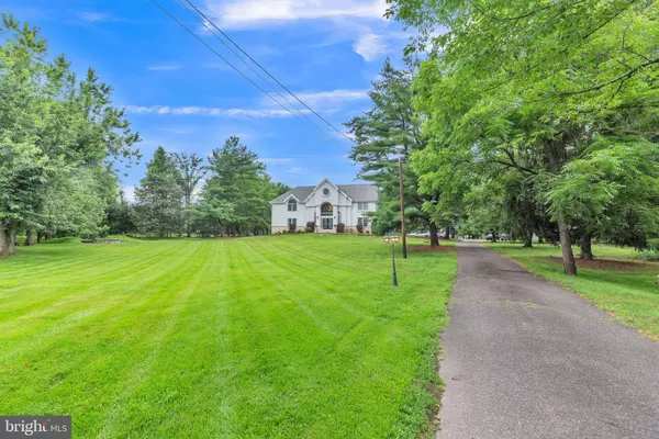 651 WALTON AVE, Mount Laurel, NJ 08054