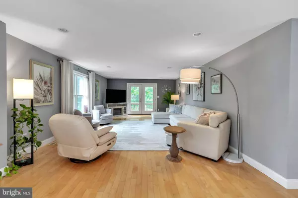 651 WALTON AVE, Mount Laurel, NJ 08054