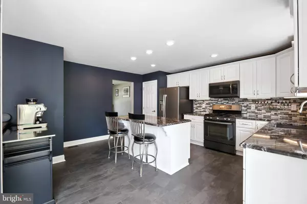 18 ARENA ST, Mantua, NJ 08051