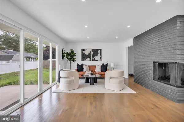 127 RANDLE DR, Cherry Hill, NJ 08034