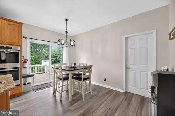 16 DOGWOOD DR, Burlington, NJ 08016