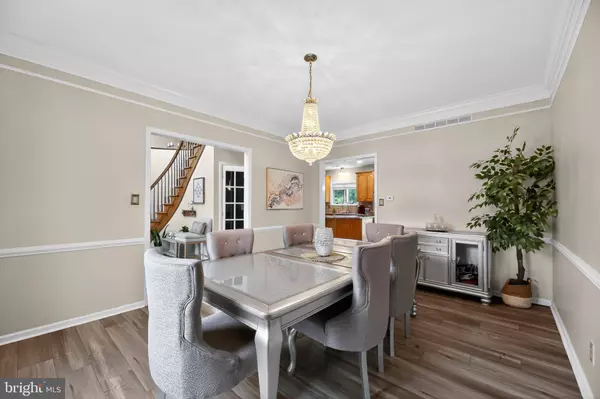 16 DOGWOOD DR, Burlington, NJ 08016