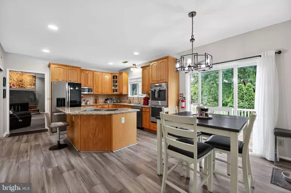 16 DOGWOOD DR, Burlington, NJ 08016