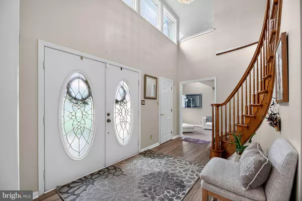 16 DOGWOOD DR, Burlington, NJ 08016