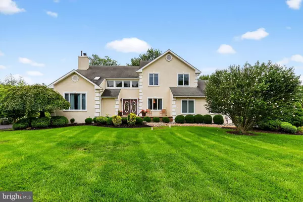 16 DOGWOOD DR, Burlington, NJ 08016