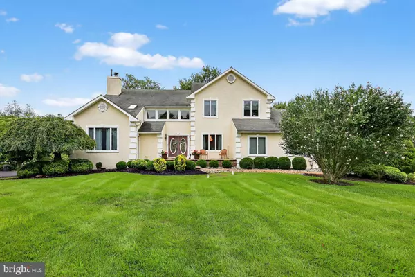 16 DOGWOOD DR, Burlington, NJ 08016