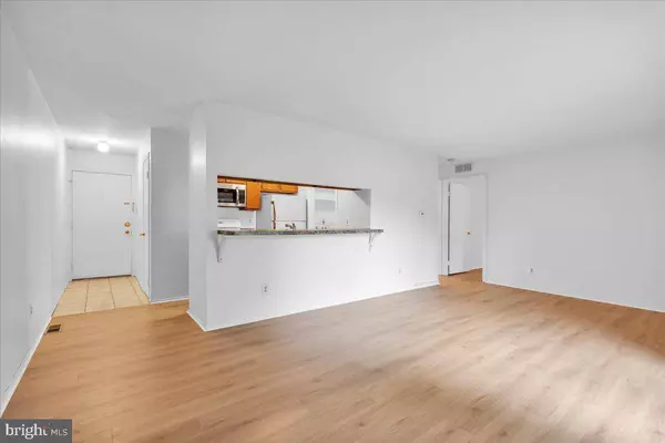 607 WOODHOLLOW DR, Marlton, NJ 08053