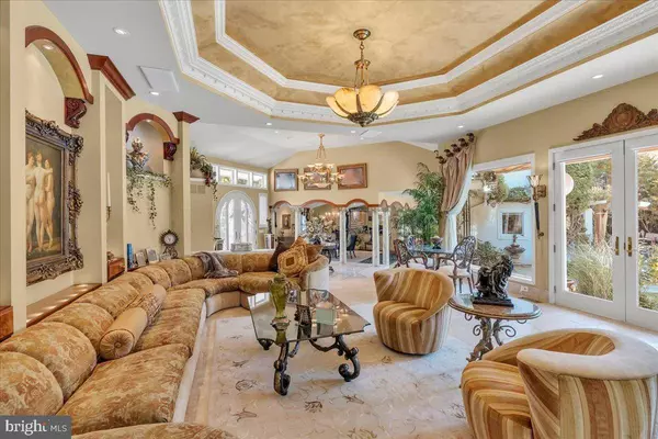 4 WALDEN CT, Cherry Hill, NJ 08003