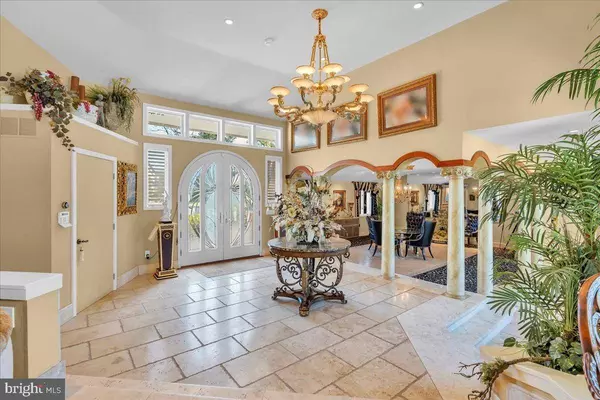 4 WALDEN CT, Cherry Hill, NJ 08003