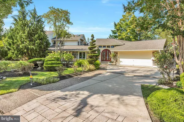 4 WALDEN CT, Cherry Hill, NJ 08003