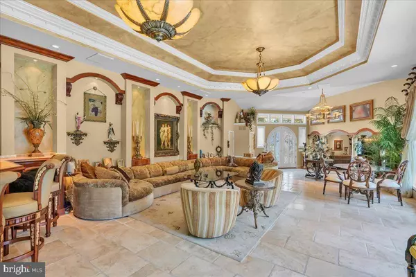 4 WALDEN CT, Cherry Hill, NJ 08003