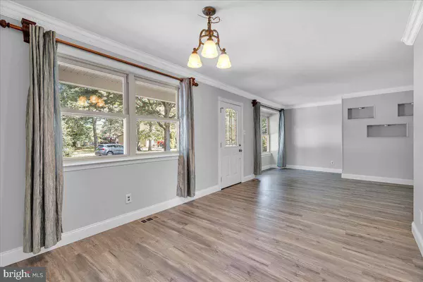 214 PEPPERMILL RD, West Berlin, NJ 08091