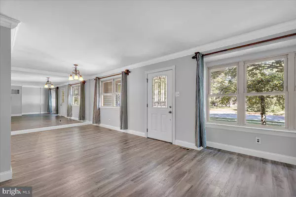 214 PEPPERMILL RD, West Berlin, NJ 08091