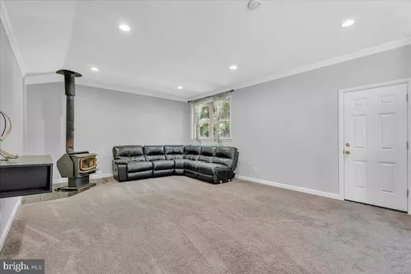 214 PEPPERMILL RD, West Berlin, NJ 08091